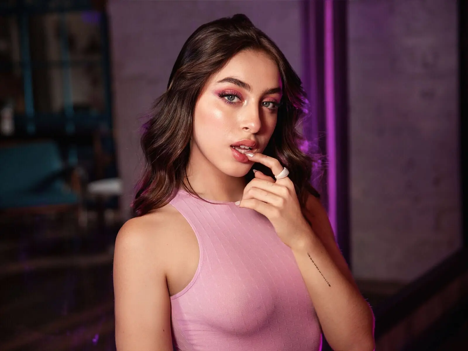 AliceBelov's Sex ChatRoom