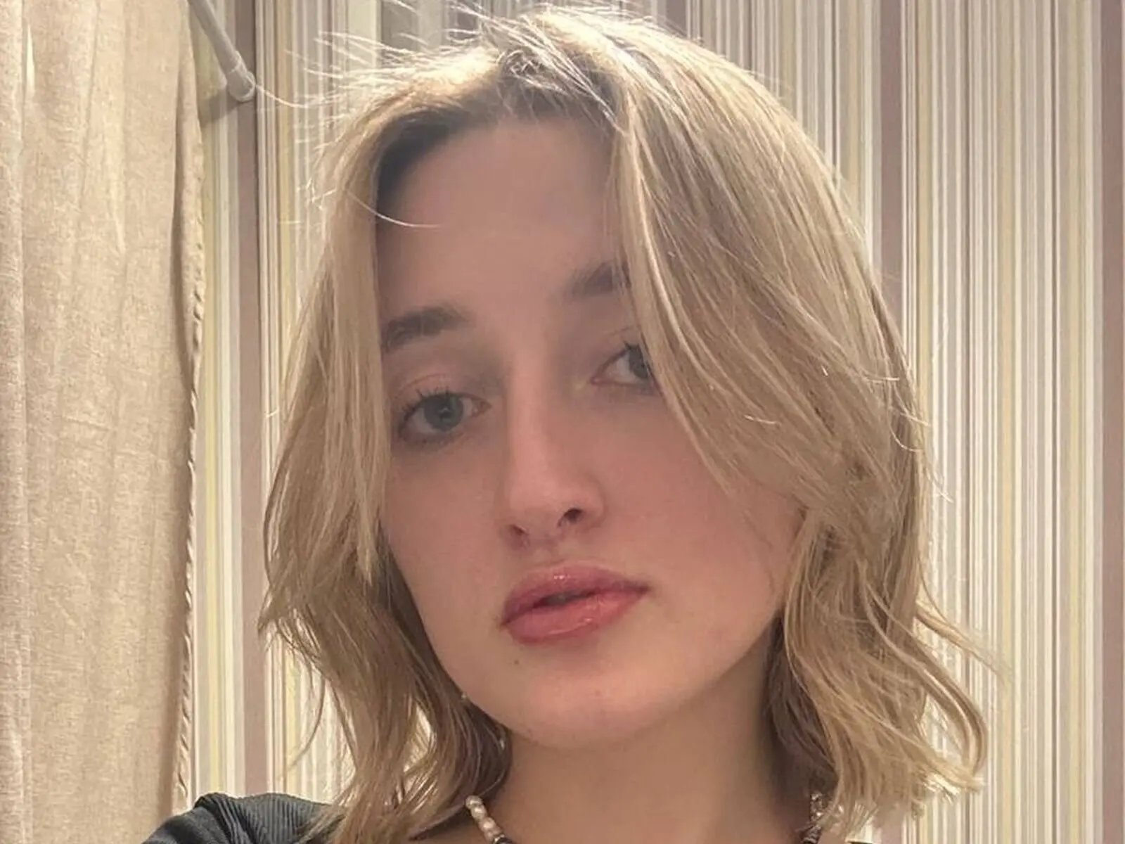 MikkiBartl's Sex ChatRoom