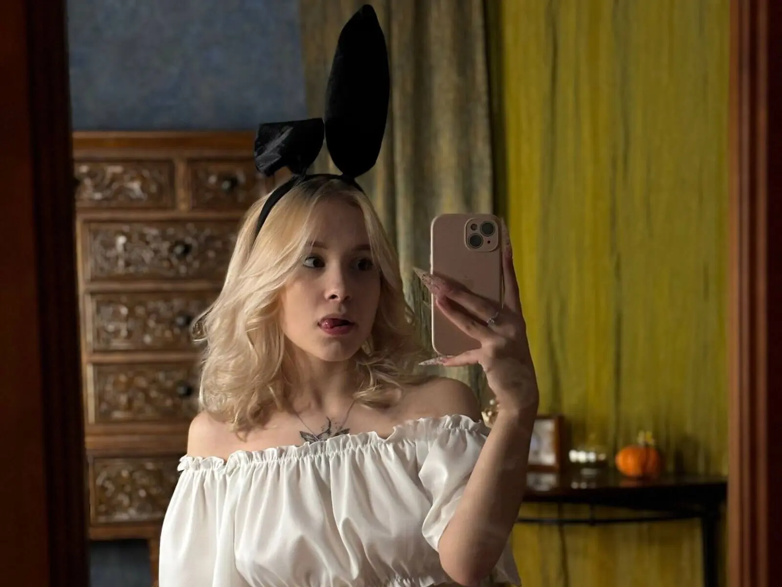 SamuelTutoky's Sex ChatRoom